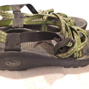 Chaco sandals, green, size women's 9